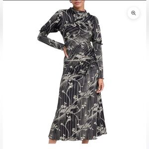 Sea black floral sunniva dress. Size medium 
Nwt